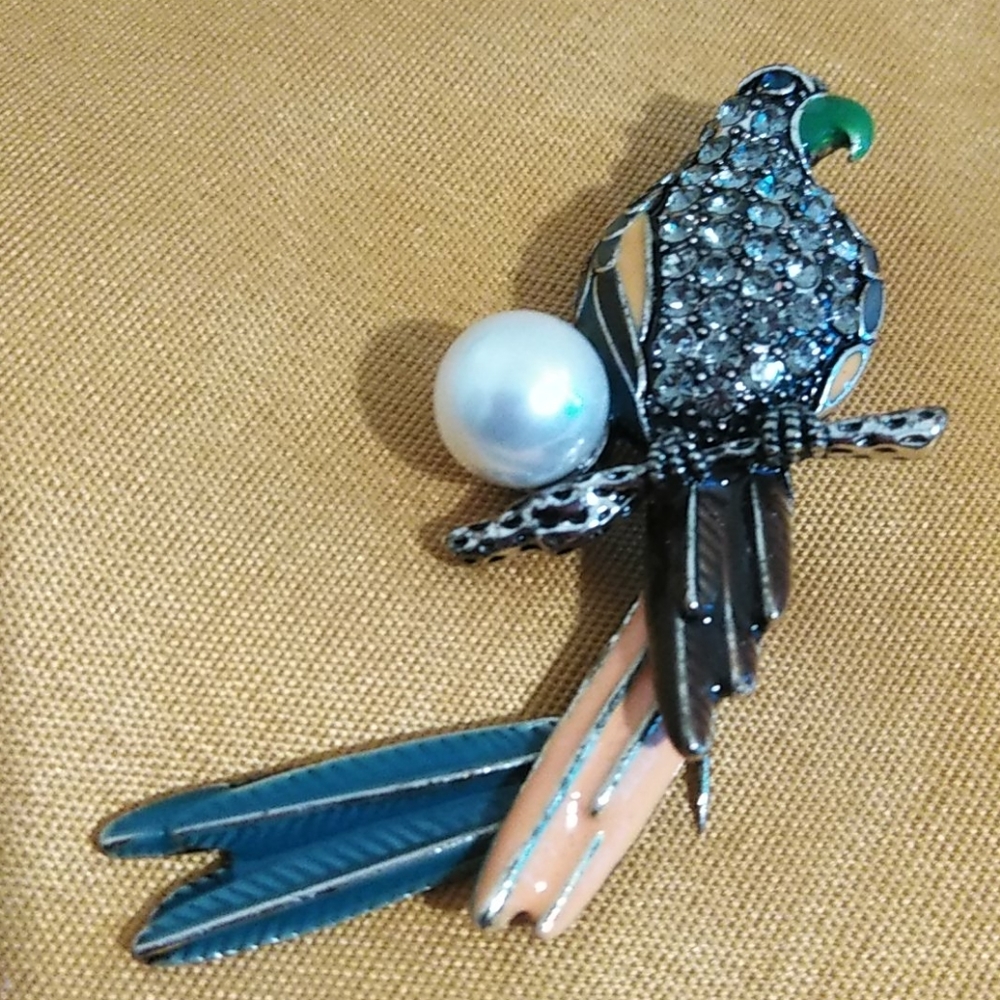 Parrot Freshwater Pearl Brooch Pin NWOT - Picture 4 of 9